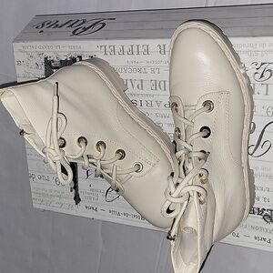 GIANNI BINI Women's Cream Ankle Leather  Boots 9. LEATHER Upper/ Man Made Sole